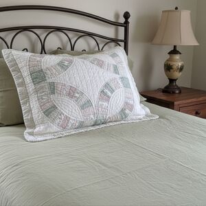 Vintage Patchwork Quilt Pillow Sham – 23”x29” Pastel Floral Double Wedding Ring